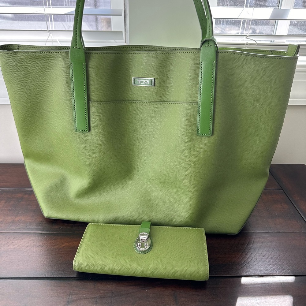 TUMI lime green leather tote with matching wallet
